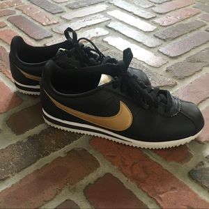 Adorable retro Nike’s